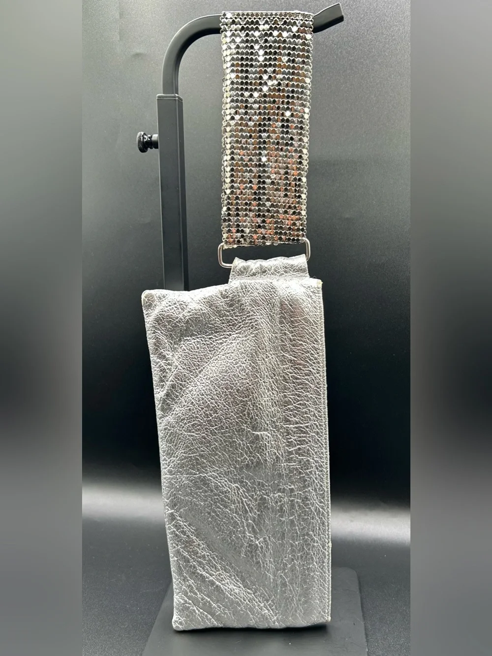GEORGIE ALEXANDER Silver Metallic Leather Wristlet Clutch Purse.